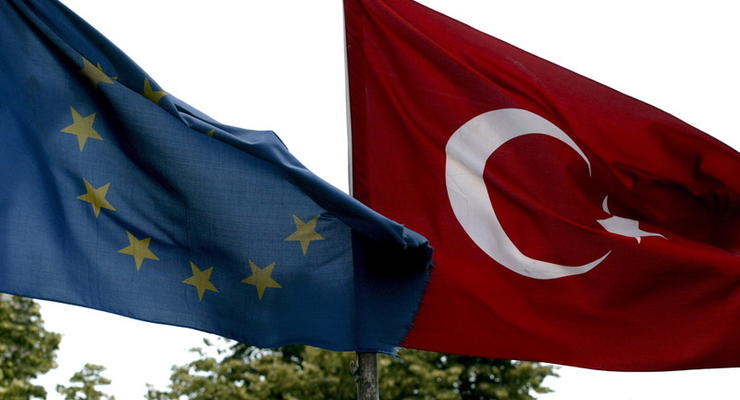 ЕС может отменить визы для Турции и выделит ей 3 млрд евро