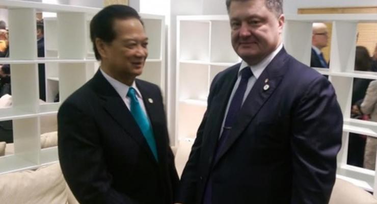 Порошенко пригласил премьера Вьетнама в Украину
