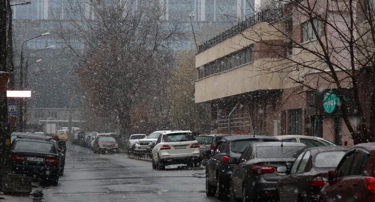 Снег в Киеве: жителей столицы обрадовало зимнее чудо