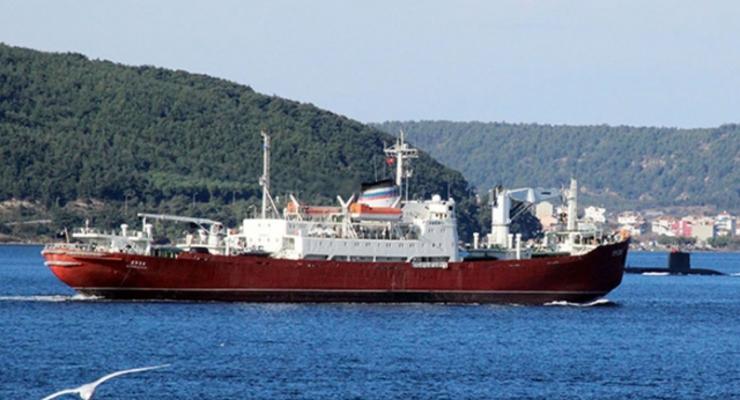 Российское транспортное судно встретилось с турецкой подлодкой в Ченаккале