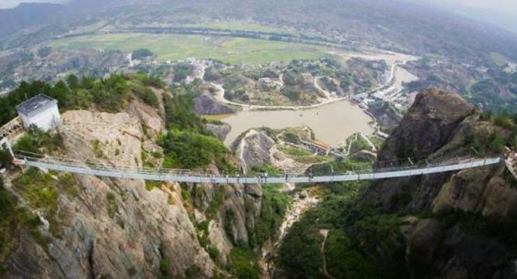 В Китае построен самый длинный в мире стеклянный мост