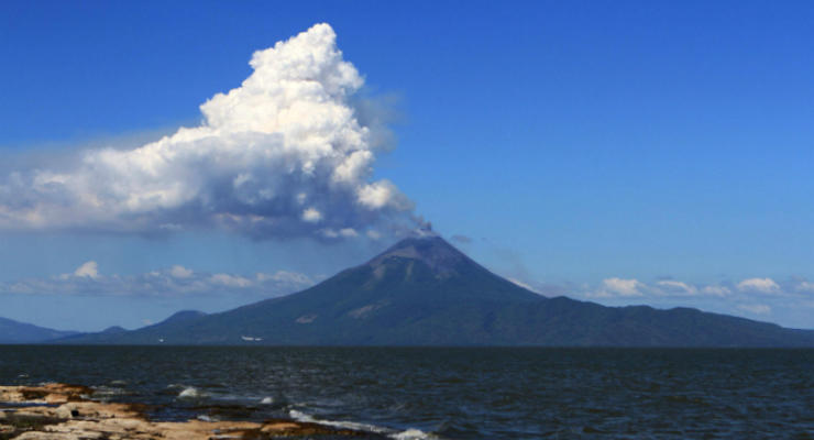 В Никарагуа впервые за 110 лет проснулся вулкан Момотомбо