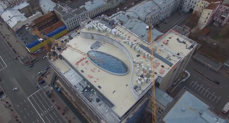 Стеклянный купол киевского ЦУМа сняли с беспилотника
