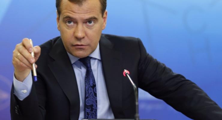 Медведев назвал "свинством" энергоблокаду Крыма