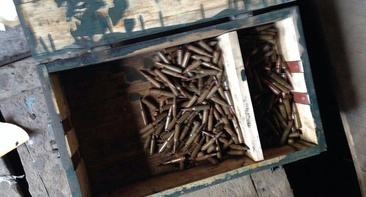 В Житомирской области в гараже замкомандира воинской части нашли склад боеприпасов