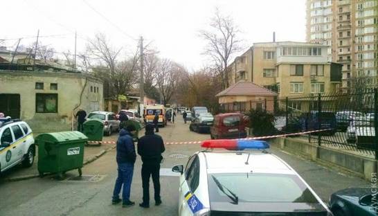 В центре Одессы мужчина угрожал взорвать многоэтажку