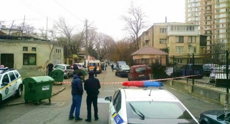 В центре Одессы мужчина угрожал взорвать многоэтажку
