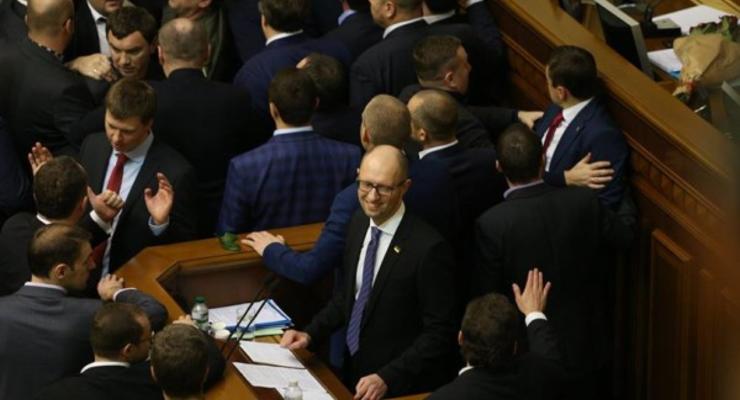 Драка в Раде: Яценюк назвал депутатов "дебилами"
