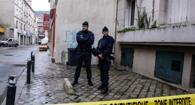 В Париже неизвестный напал на школьного учителя с ножом