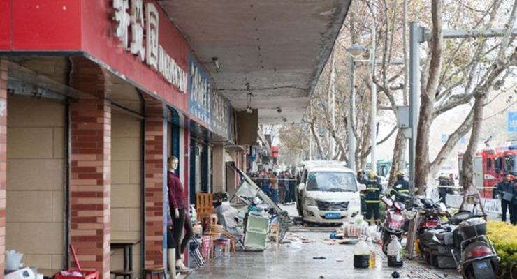 В результате взрыва в кафе в Китае ранены 20 человек