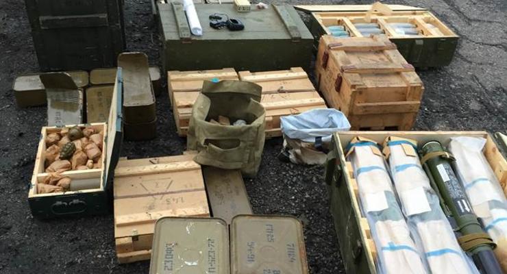В Луганской области СБУ обнаружила тайник с гранатометами и боеприпасами
