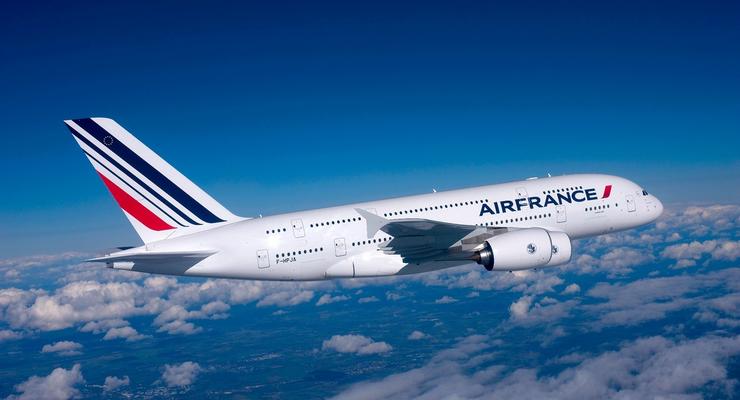 На борту пассажирского самолета Air France нашли бомбу