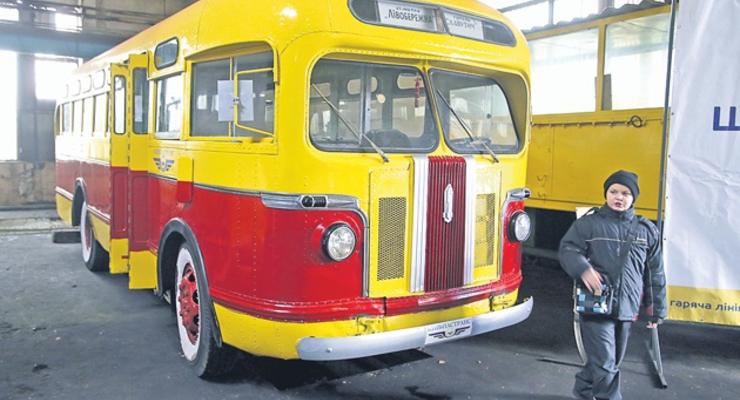 Киевскому автобусу исполнилось 90 лет