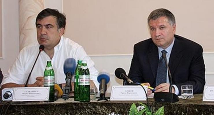 Аваков пригрозил отправить в Антикоррупционное бюро "дерьмо" против Саакашвили