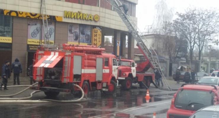 Из-за пожара в ночном клубе Одессы образовалась пробка на дороге