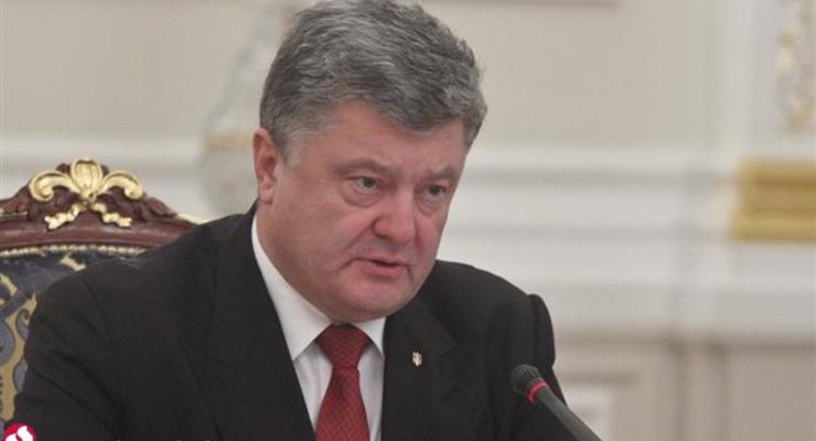 Порошенко одобрил введение контрсанкций против РФ