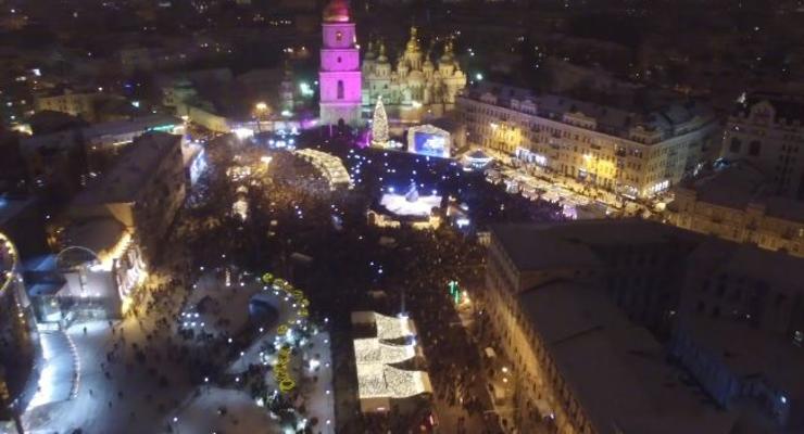 Беспилотник снял, как праздновали Новый год в центре Киева