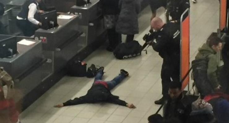В аэропорту в Амстердаме британец угрожал бомбой
