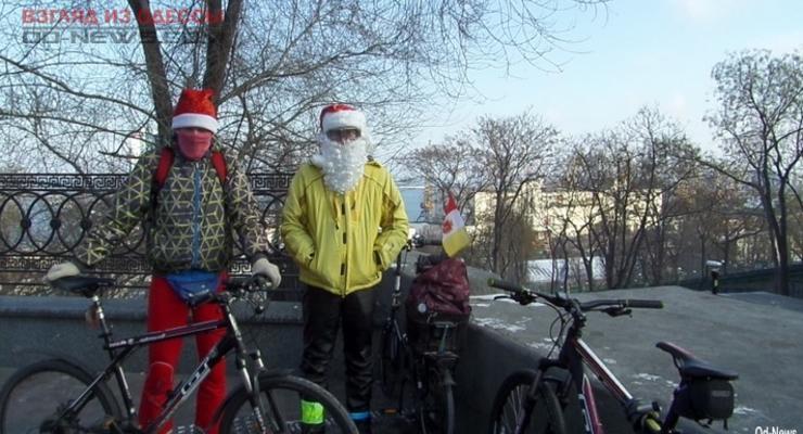 В Одессе горожане провели новогодний велопробег в 15-градусный мороз