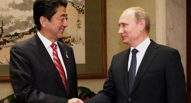 Премьер Японии призвал Путина обсудить мирный договор по Курильским островам
