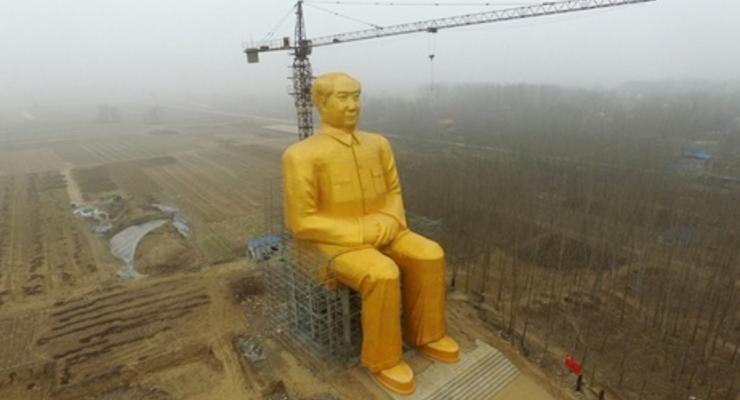 В Китае гигантскую статую Мао Цзэдуна разрушили спустя три дня после завершения работ &ndash; СМИ
