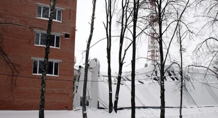 В Полтаве под тяжестью снега рухнула крыша спорткомплекса