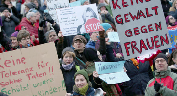 В Кельне более двух тысяч человек протестуют против новогодних нападений на женщин
