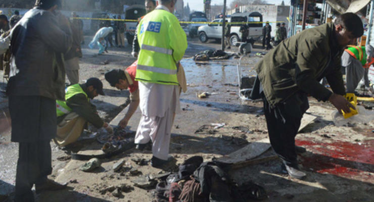 В результате взрыва в Пакистане погибли 15 человек, большинство &ndash; полицейские