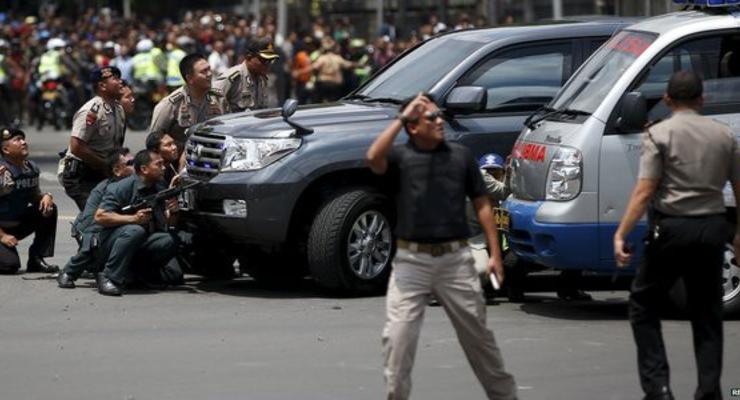 Число жертв взрывов в Джакарте возросло до семи