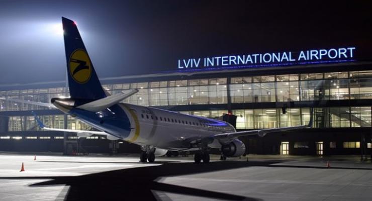 Самолет, вылетевший из Львова в Киев, совершил аварийную посадку