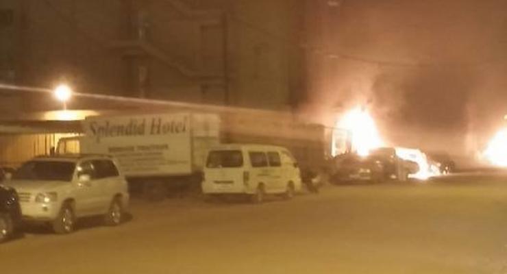 В столице Буркина-Фасо террористы атаковали отель