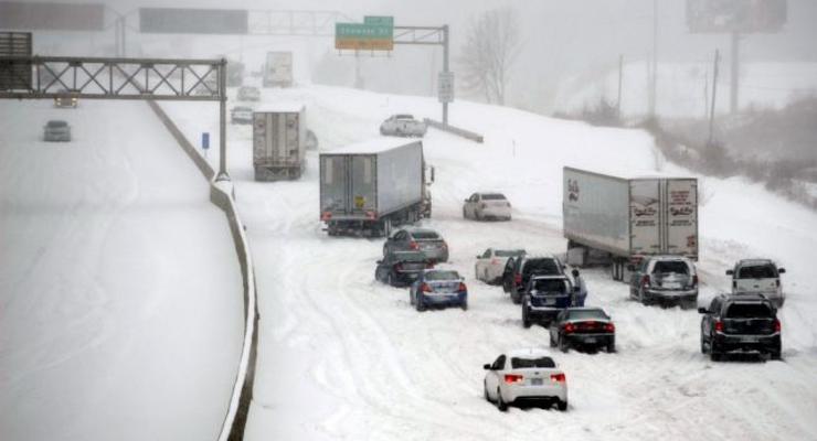Румыния в снегу: непогода парализовала движение в стране