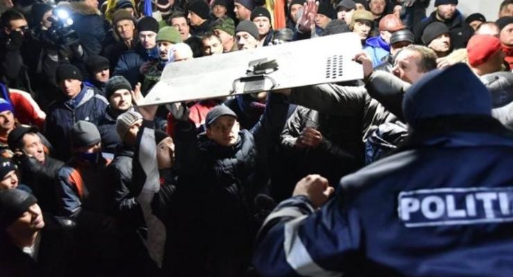 Протесты в Молдове: в Кишиневе протестующие захватывают здание парламента