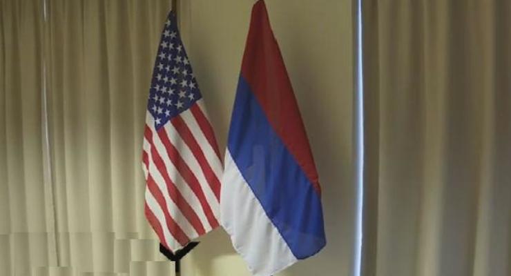 В Госдепе повесили перевернутый флаг РФ к встрече глав МИД