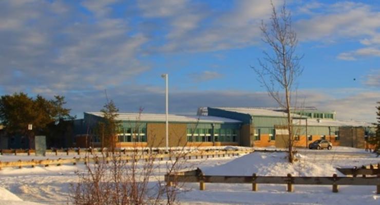 В Канаде юноша открыл стрельбу в школе, два человека погибли