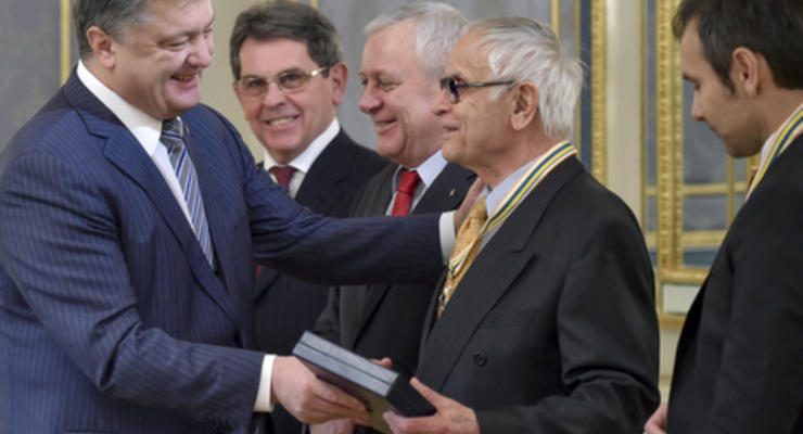Президент Порошенко наградил выдающихся граждан Украины по случаю Дня Соборности