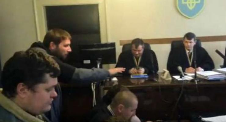 Обнародовано видео потасовки в суде при участии Парасюка