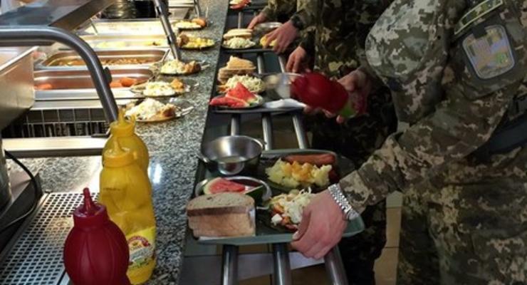 Больше мяса и бананы: чем будут кормить украинских солдат