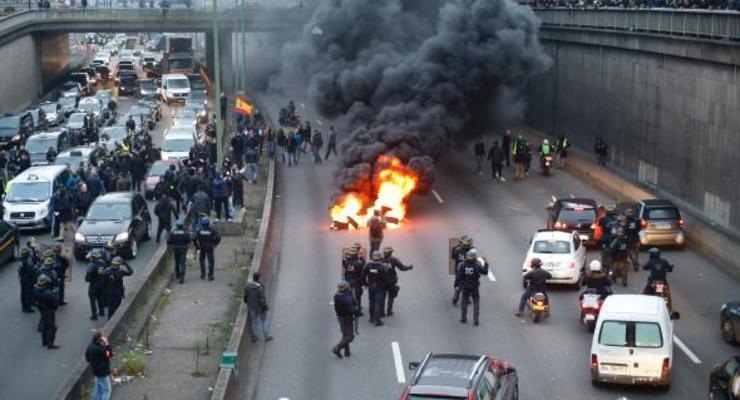 В Париже вспыхнули массовые беспорядки
