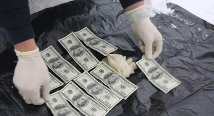 В Винницкой области полицейского задержали на $1 тыс взятки