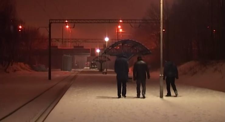 В Киеве под колесами поезда погиб парень