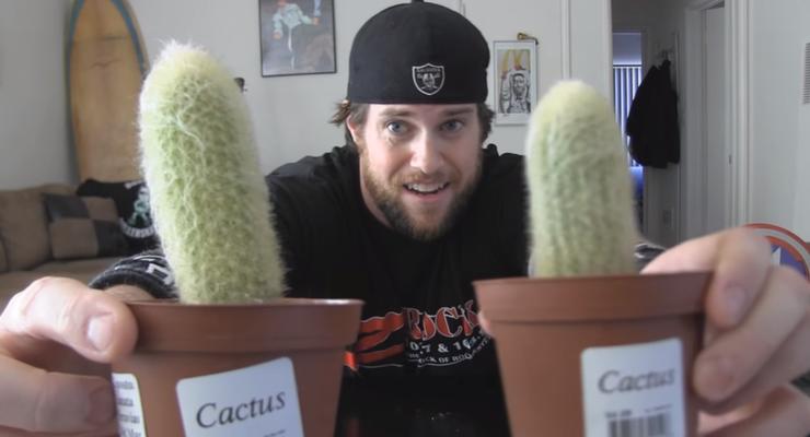 Видео американца, который ест кактусы и карандаши взорвали интернет