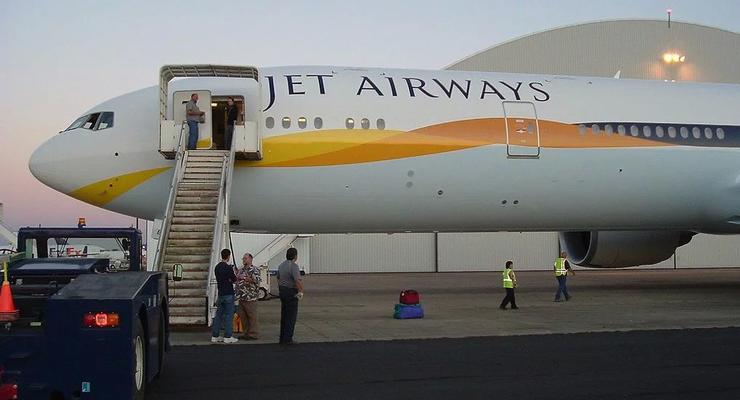 Немецкий турист открыл аварийный выход из самолета ради шутки