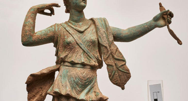 На Крите нашли уникальные скульптуры античных богов