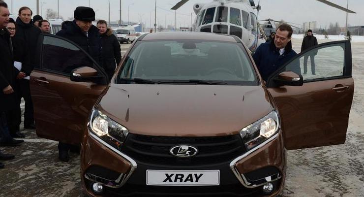 Медведев провел тест-драйв новой модели Lada