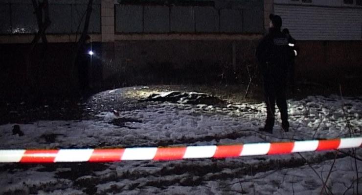 В Киеве мужчина выбросил из окна племянника и пытался покончить с собой