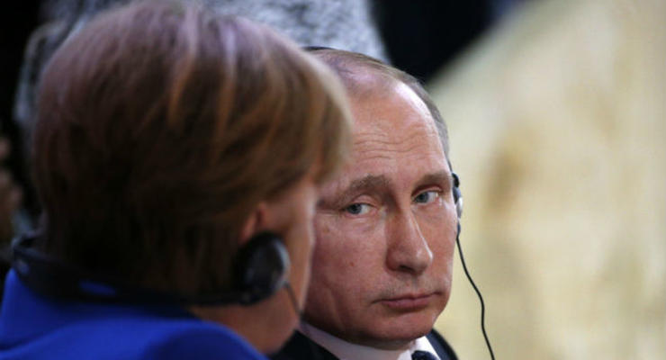 Меркель призвала Путина прекратить огонь на Донбассе