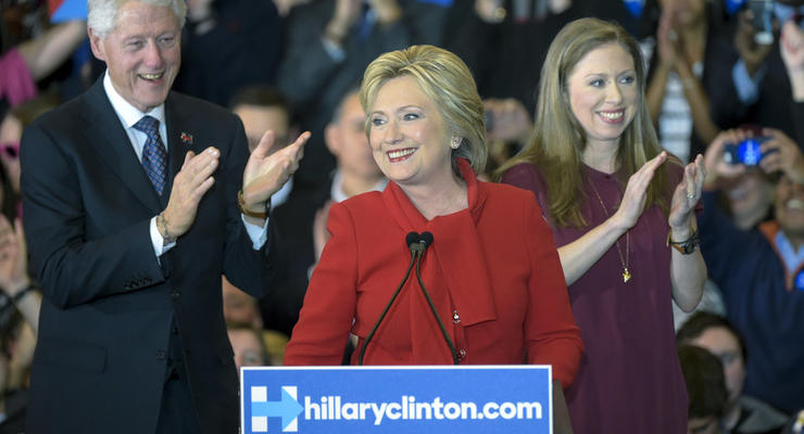 В Айове Клинтон победила на первичных выборах среди демократов