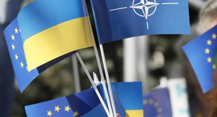 Вступление в ЕС и НАТО поддерживает большинство украинцев - опрос