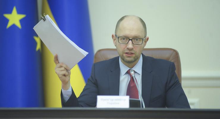 Отставку Яценюка поддерживает 71% украинцев - опрос